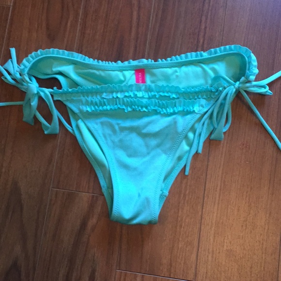 Bikini - Picture 2 of 8